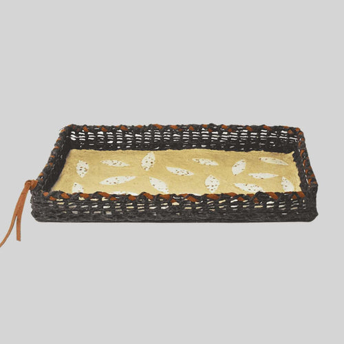 Bandeja Com Trançado E Estampa Floral