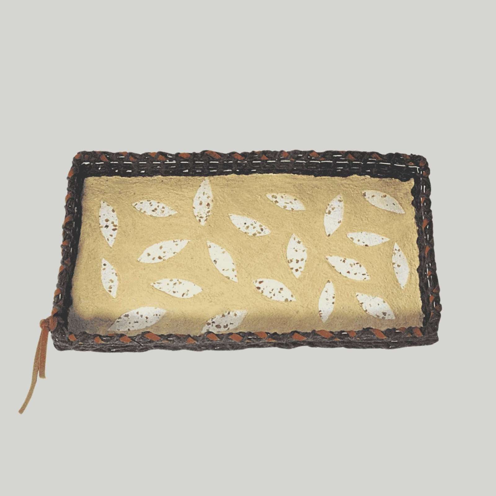 Bandeja Com Trançado E Estampa Floral