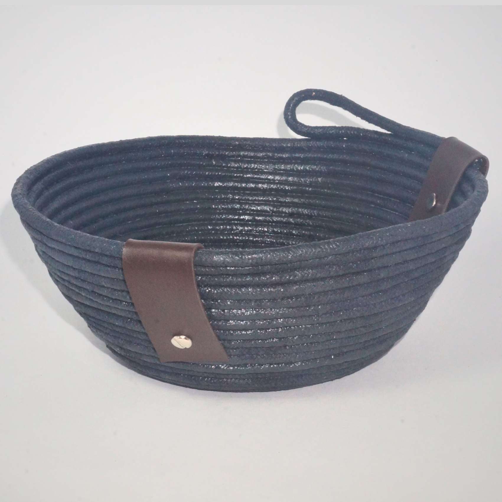 Cesta Decorativa Preta De Cordão Com Couro