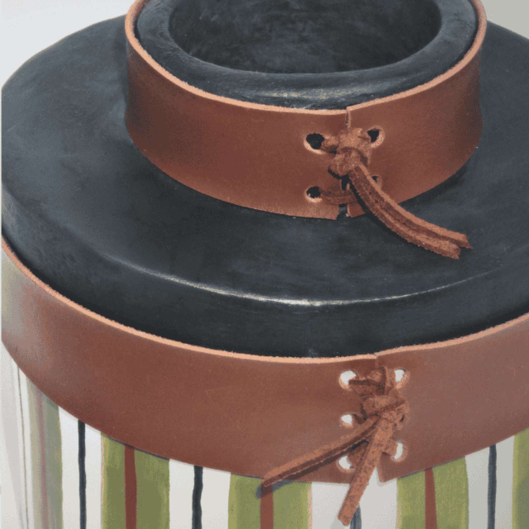 Vaso Grafite Estampado Com Couro